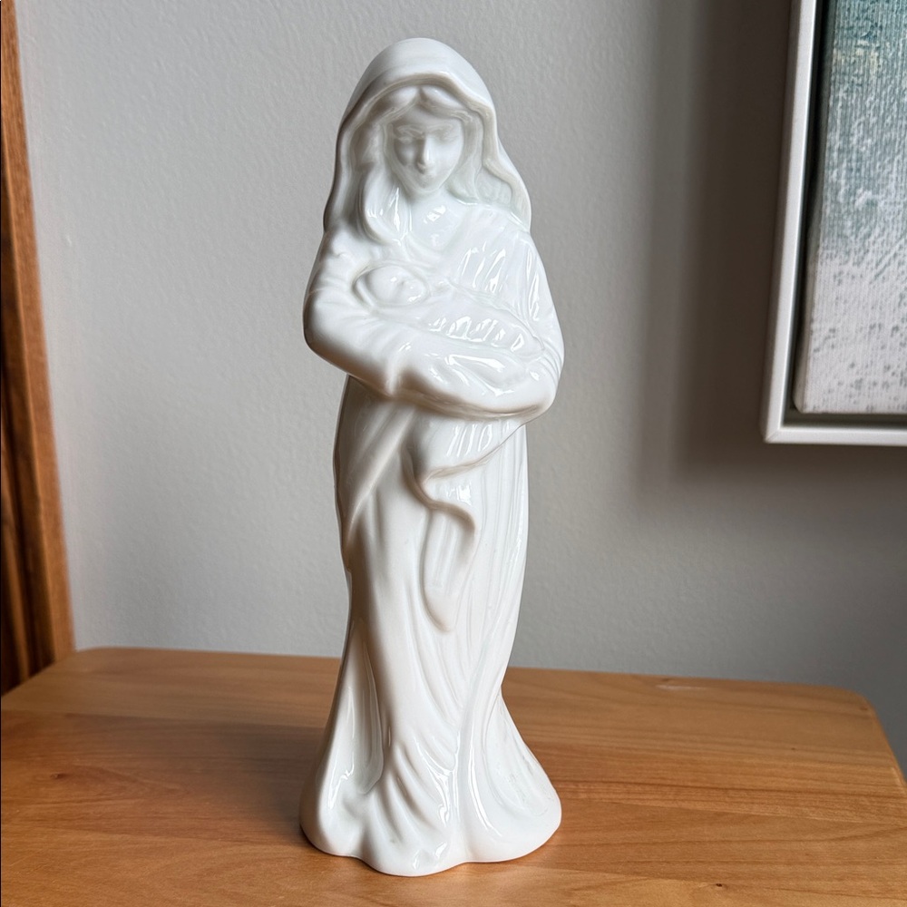 Vintage House of Lloyd Inc ROC Virgin Mary Madonna With Baby Jesus 9” Figurine